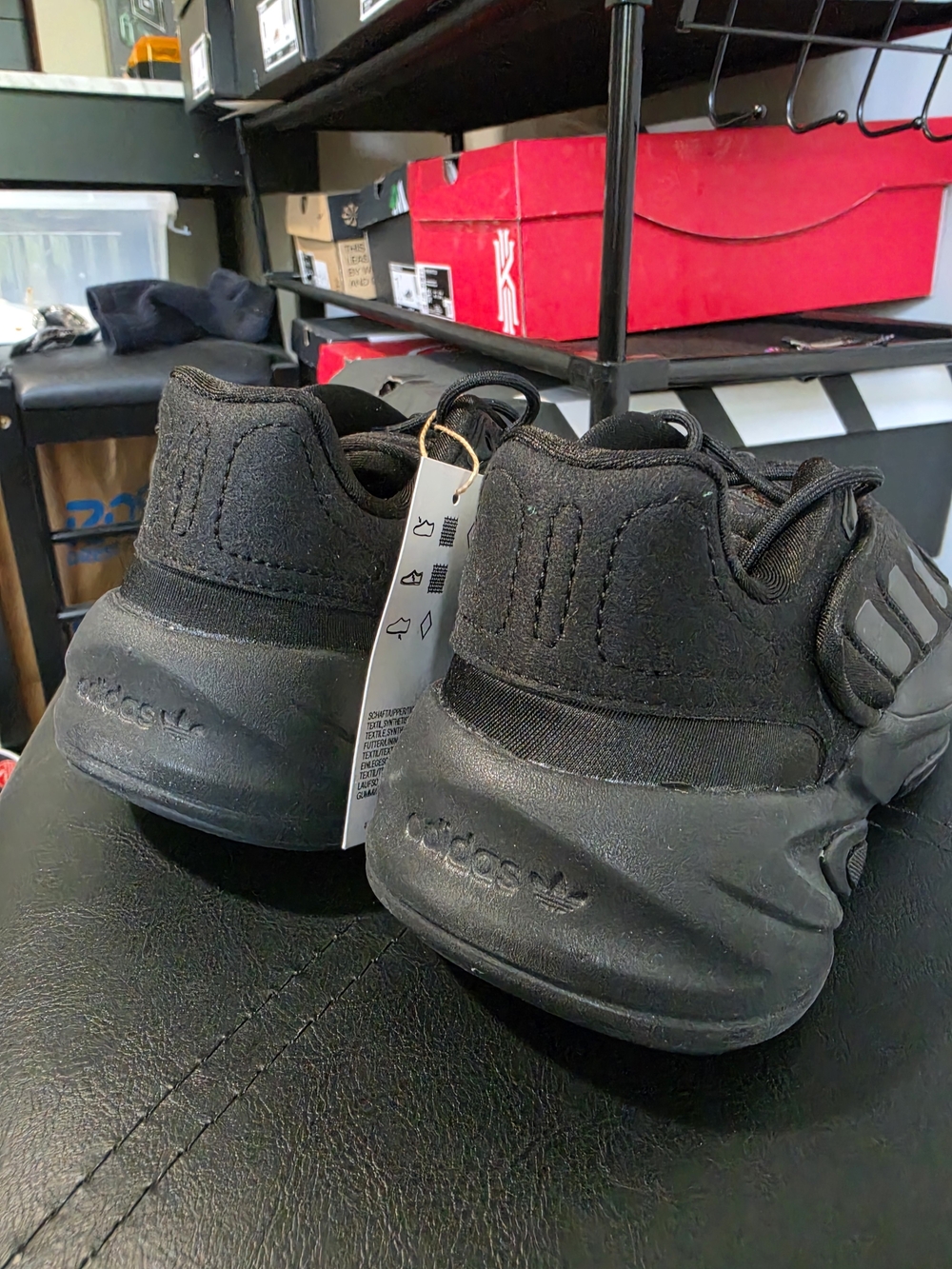 Adidas Ozelia J View 3